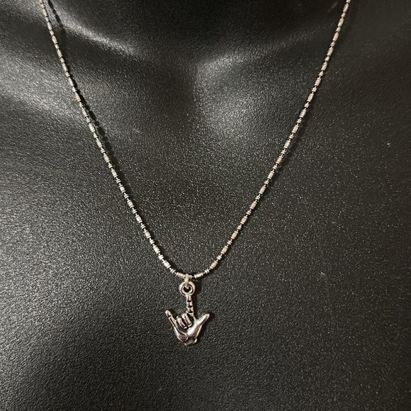 I love u in sign language on a faceted chain necklace - Picture 4 of 8